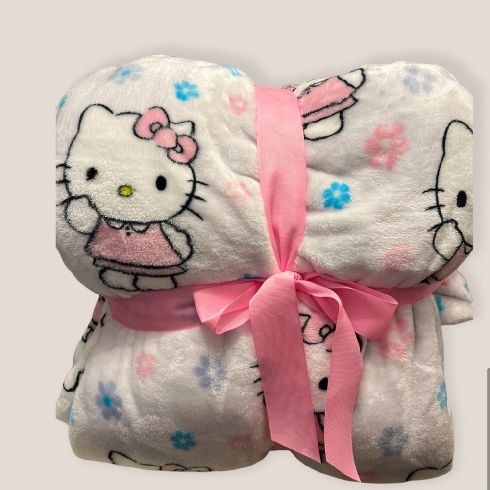 Hello Kitty Spring Blanket - Picture 2 of 4